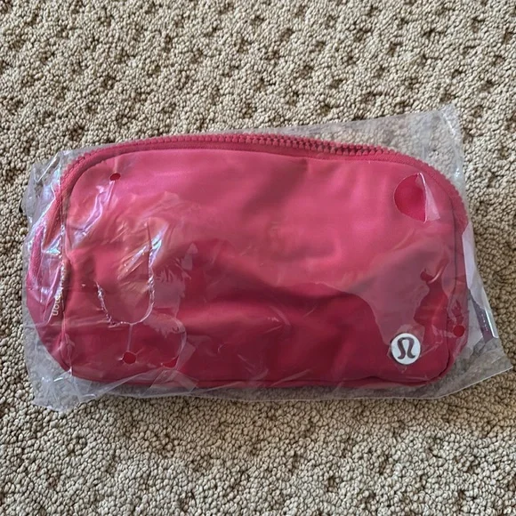NWT Lululemon Wear Everywhere belt bag 1L Cherry Mist sold out - Picture 6 of 7